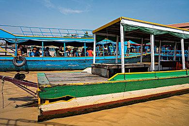 《战锤40K：暗潮》更新不断 武器升级系统现已推出